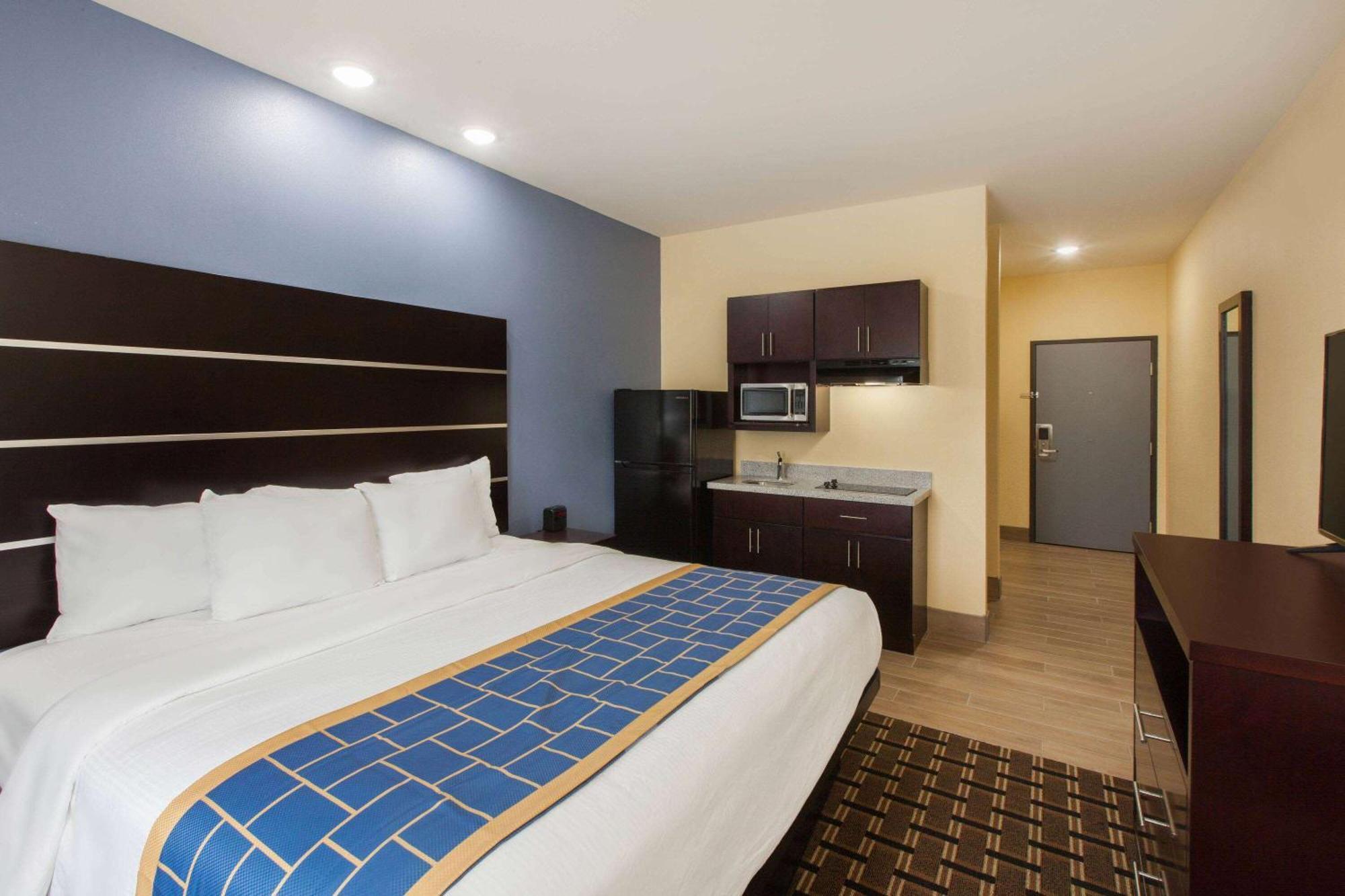 Days By Wyndham Airport