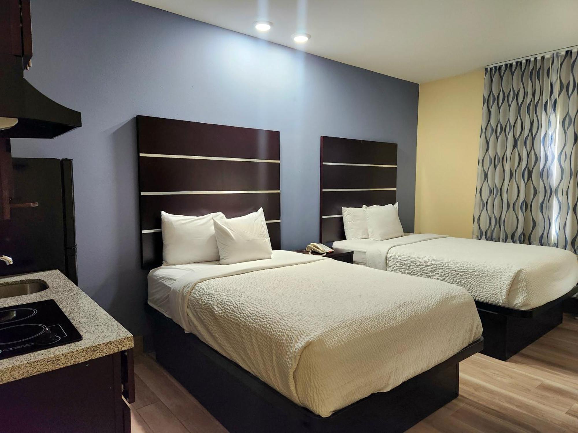 Days By Wyndham Airport Hotel