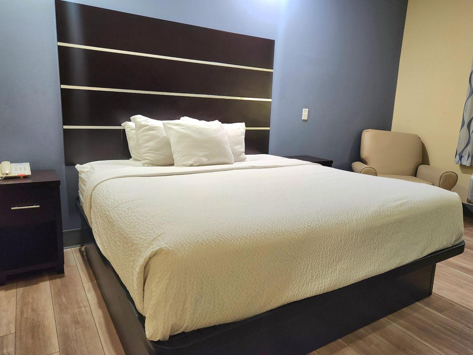 Hotel Days By Wyndham Airport